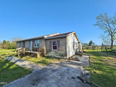 1729 Swamp Road Engelhard NC 27824