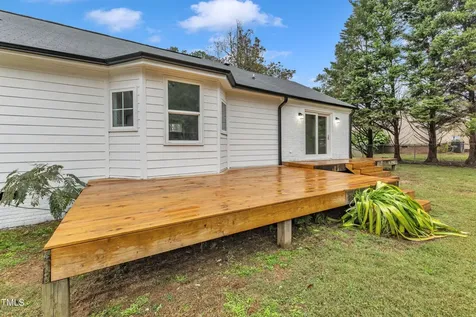 8201 Rhodes Road Apex NC 27539