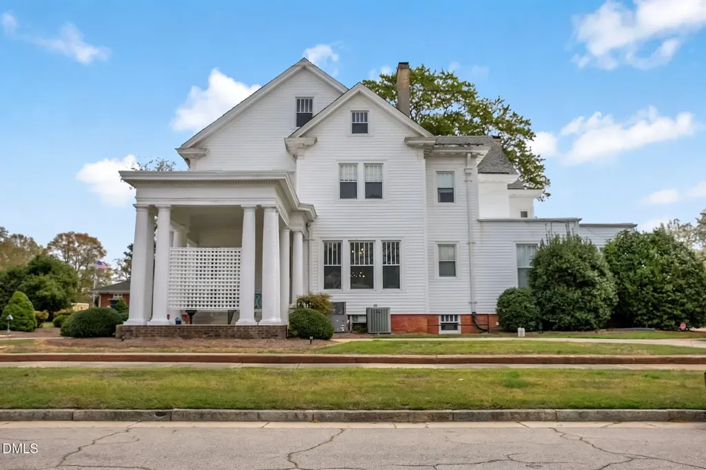 309 W Divine Street Dunn NC 28334