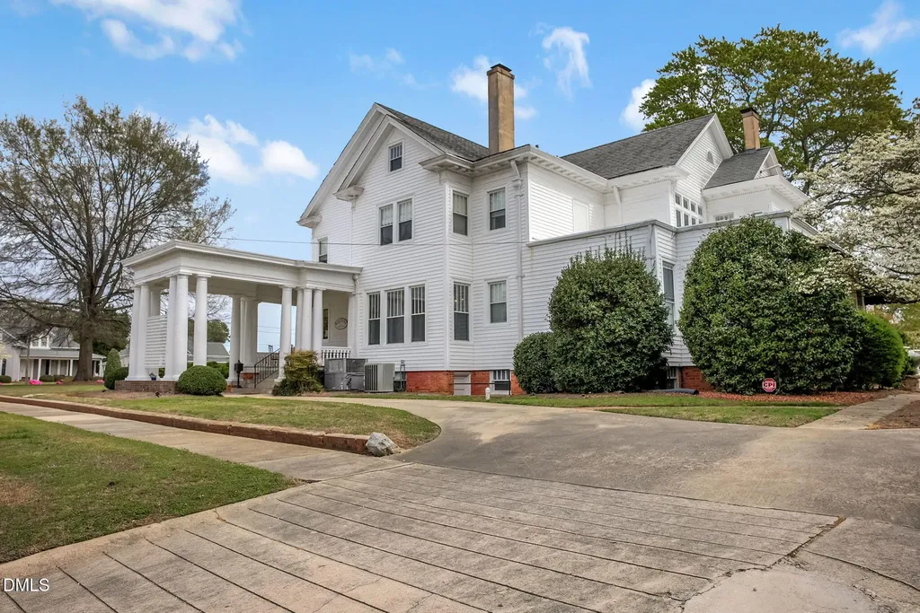 309 W Divine Street Dunn NC 28334