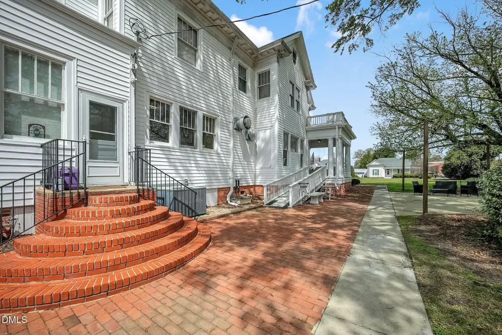 309 W Divine Street Dunn NC 28334