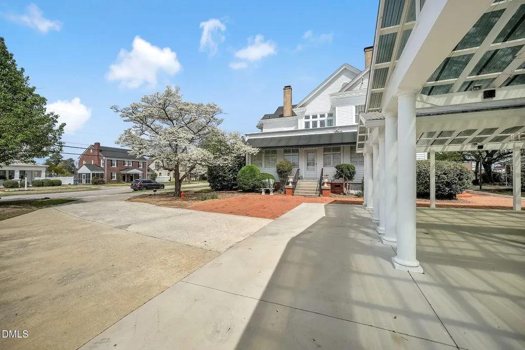 309 W Divine Street Dunn NC 28334