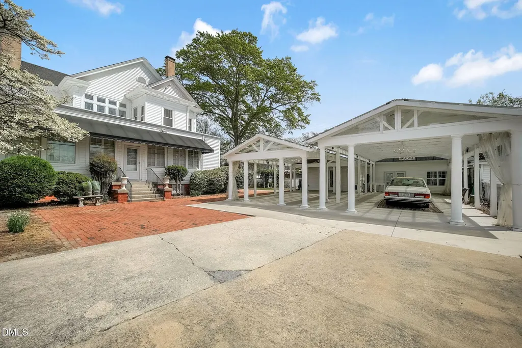 309 W Divine Street Dunn NC 28334