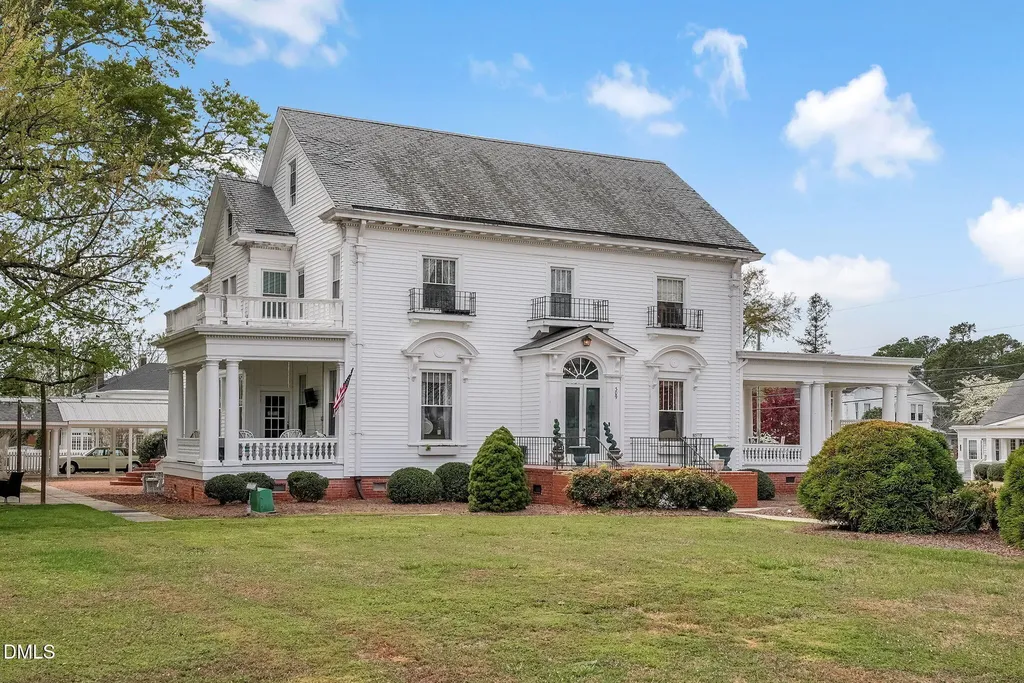 309 W Divine Street Dunn NC 28334
