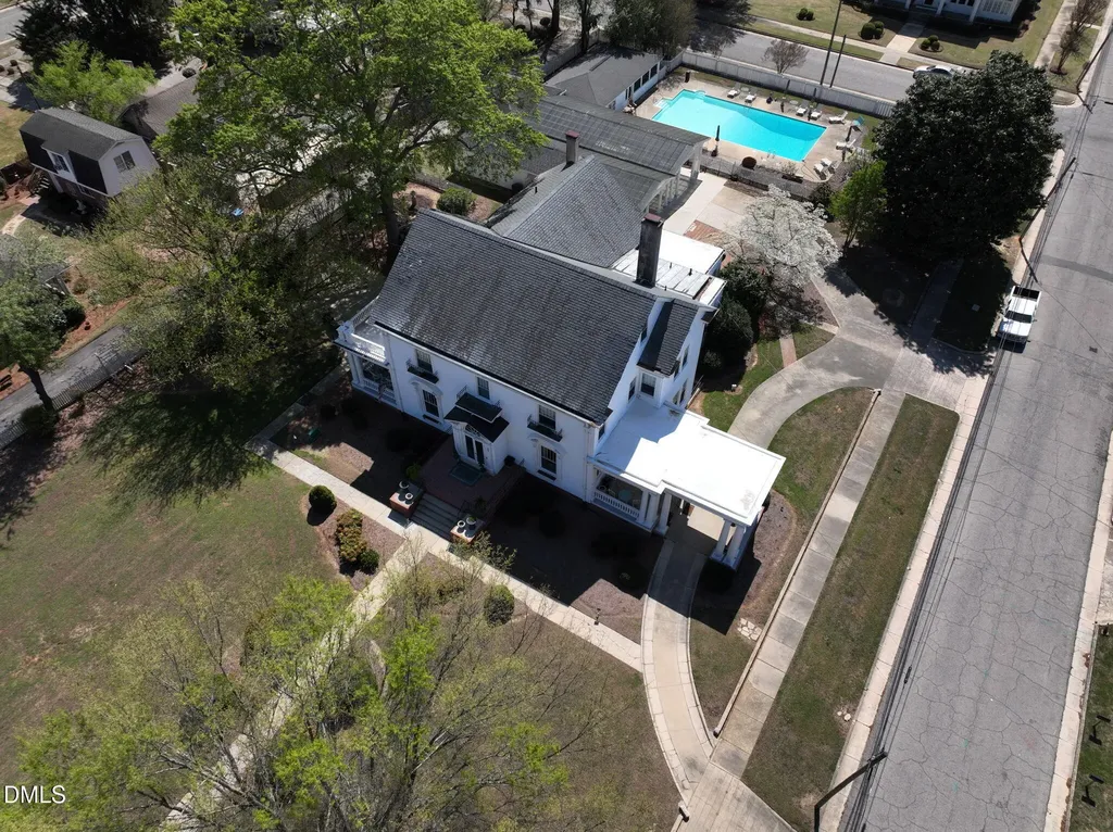 309 W Divine Street Dunn NC 28334