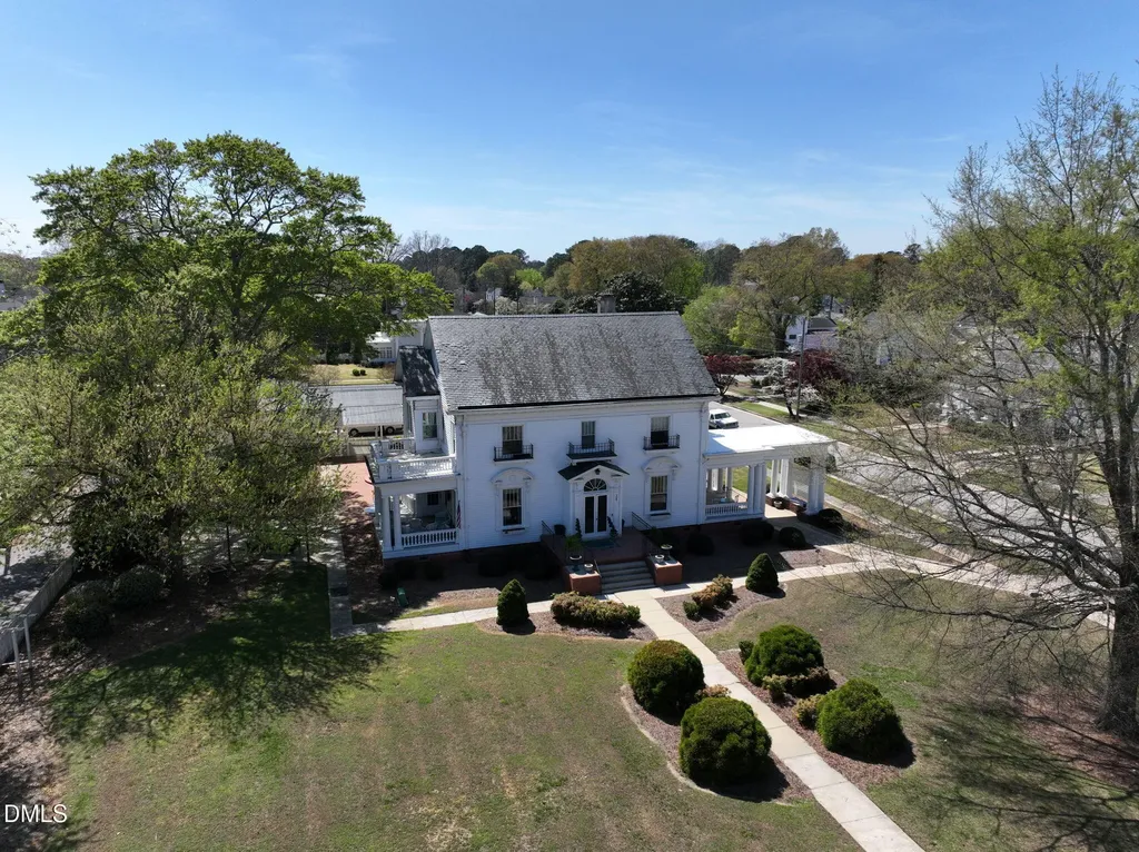 309 W Divine Street Dunn NC 28334