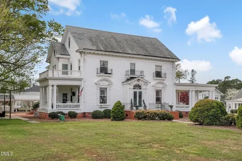 309 W Divine Street Dunn NC 28334