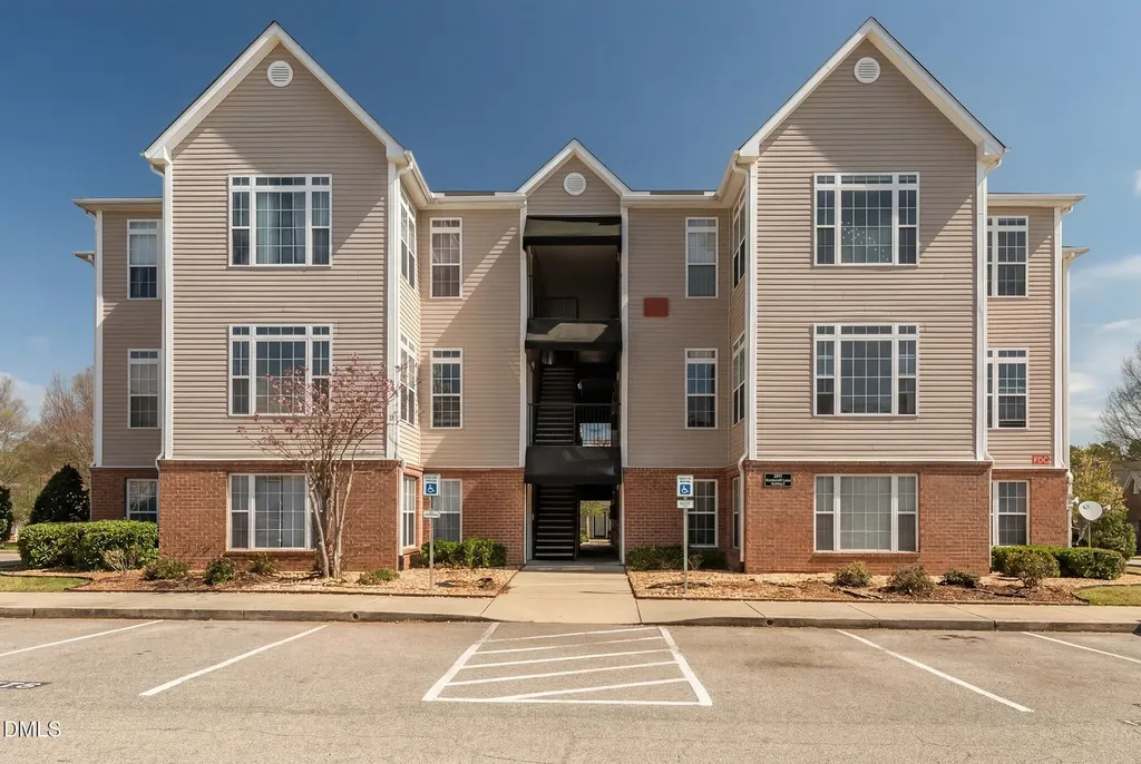 2511 Huntscroft Lane Raleigh NC 27617