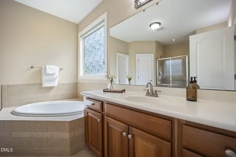 5402 Sutteridge Durham NC 27713