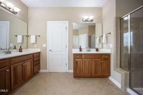 5402 Sutteridge Durham NC 27713