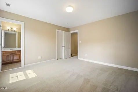 5402 Sutteridge Durham NC 27713