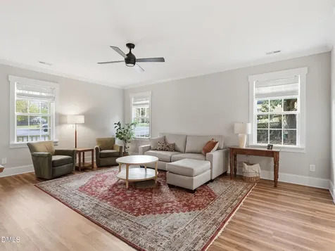 129 E Chestnut Avenue Wake Forest NC 27587