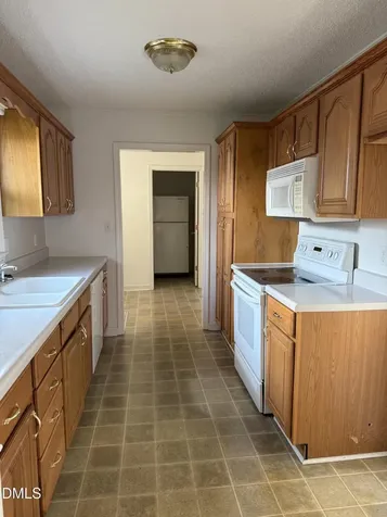 2992 Cherry Lane Kinston NC 28504