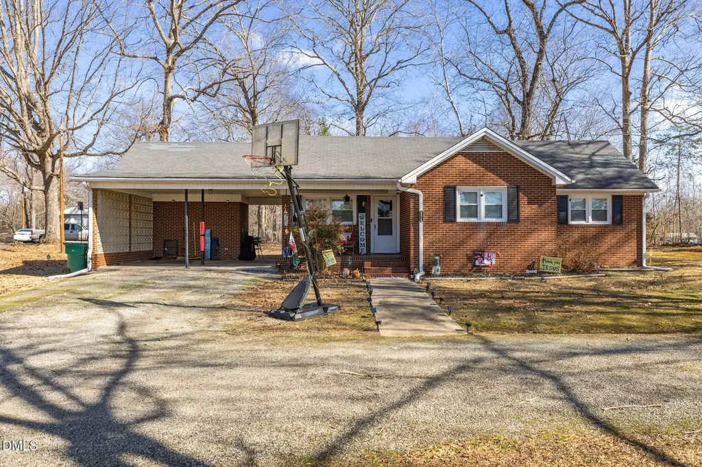 5513 Nc Highway 700 Eden NC 27288