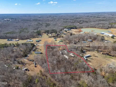 5513 Nc Highway 700 Eden NC 27288