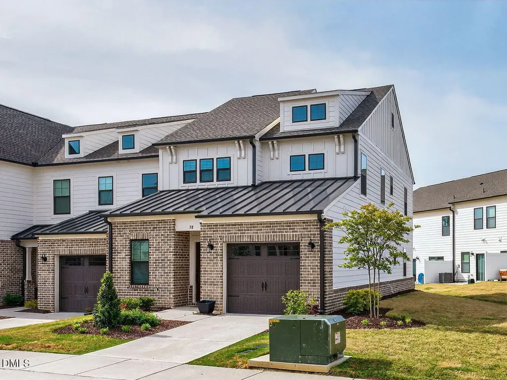 38 N District Avenue Clayton NC 27527