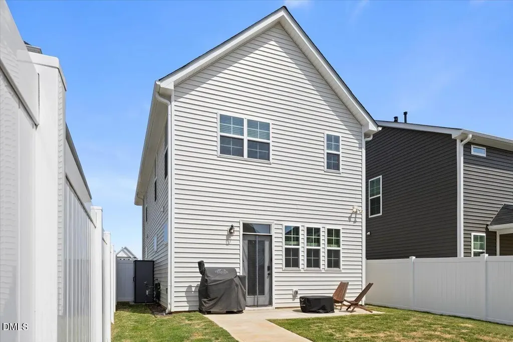 33 Pear Blossom Parkway Clayton NC 27520
