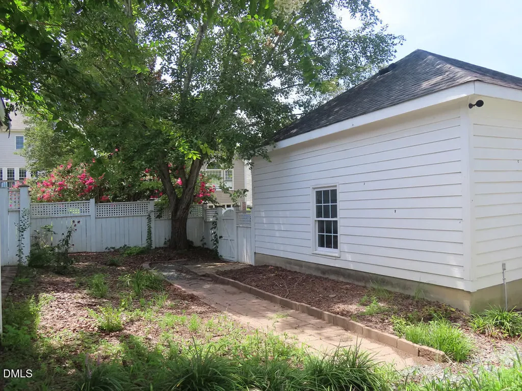 111 Tharrington Drive Chapel Hill NC 27516