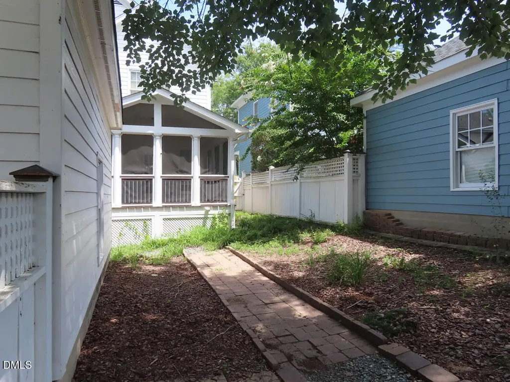 111 Tharrington Drive Chapel Hill NC 27516