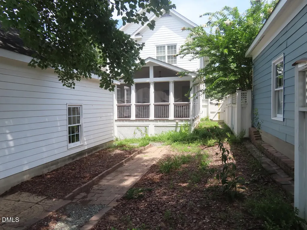 111 Tharrington Drive Chapel Hill NC 27516