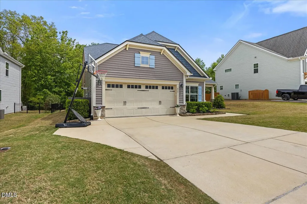 827 Tupelo Glen Court Fuquay Varina NC 27526