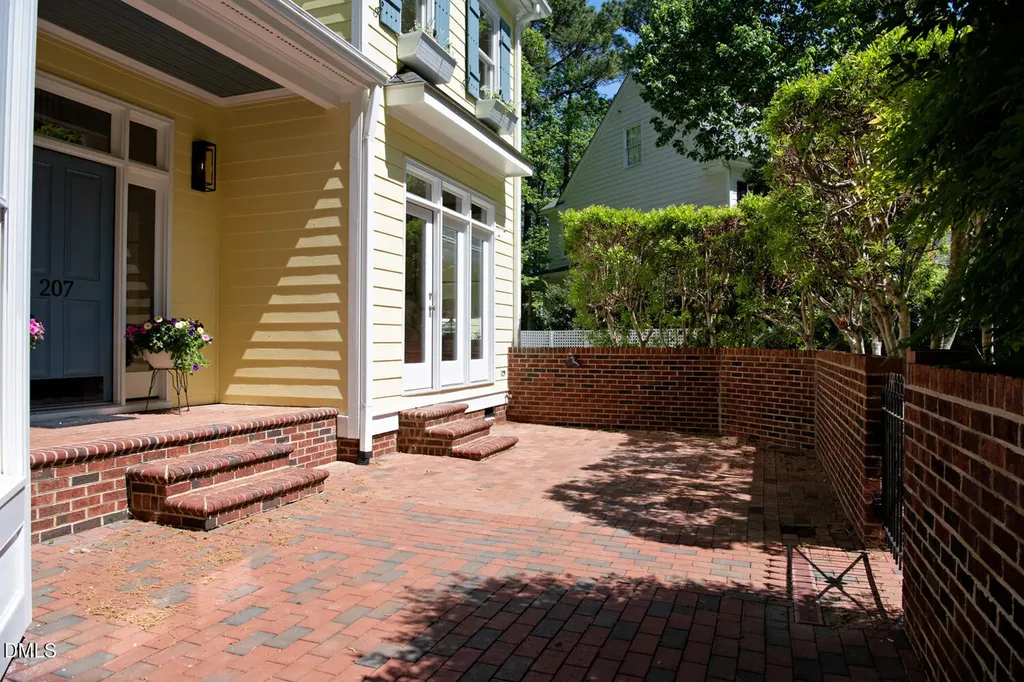 207 Oak Park Drive Chapel Hill NC 27517