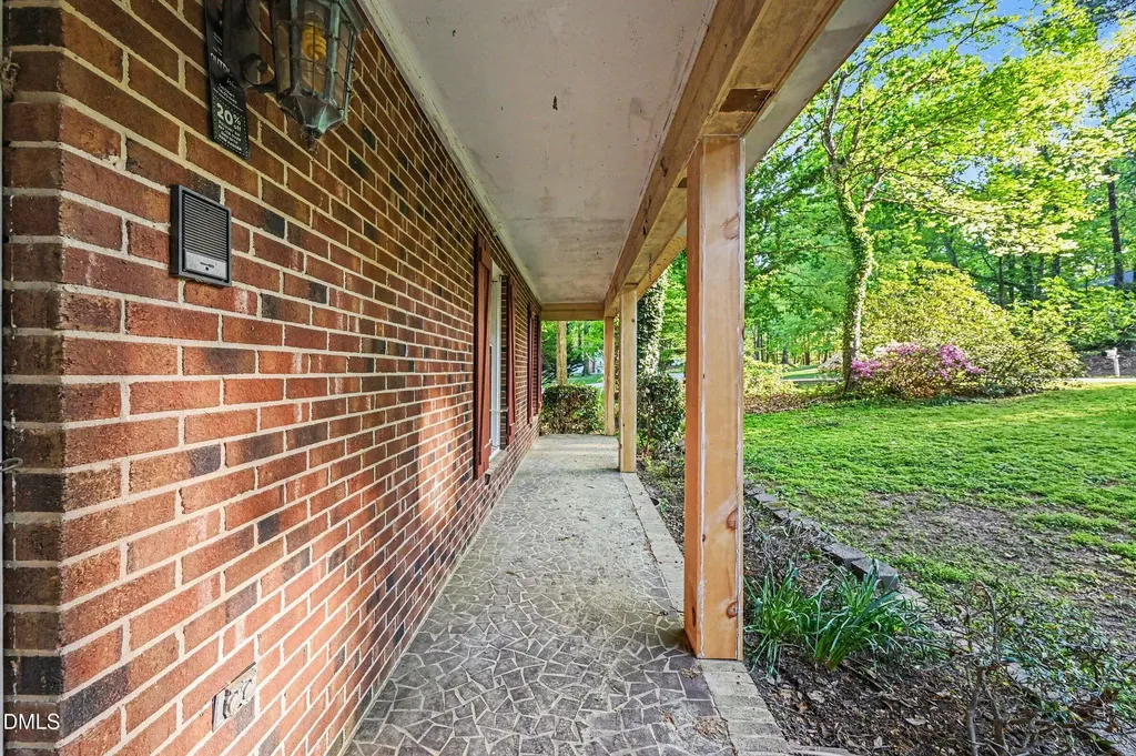 8700 Cliff Top Court Raleigh NC 27613