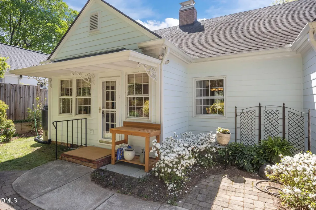1712 Arlington Street Raleigh NC 27608