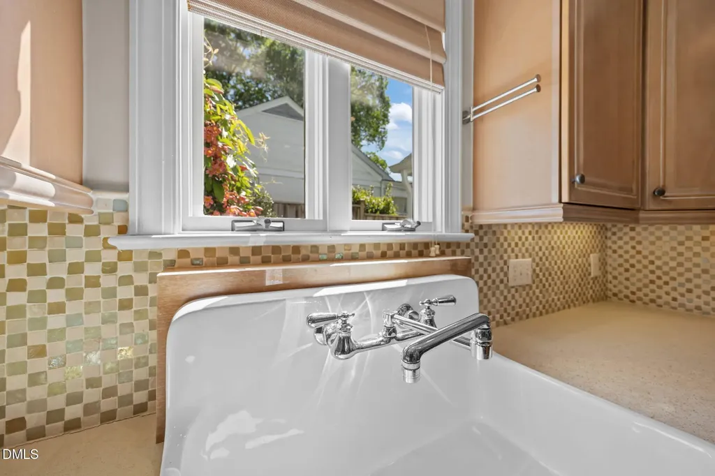1712 Arlington Street Raleigh NC 27608