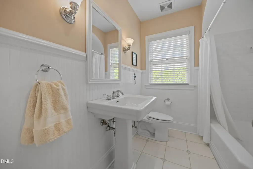 1712 Arlington Street Raleigh NC 27608