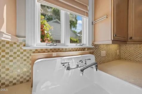 1712 Arlington Street Raleigh NC 27608