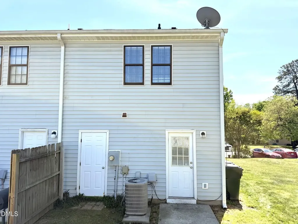 8253 Merriweather Circle Raleigh NC 27616