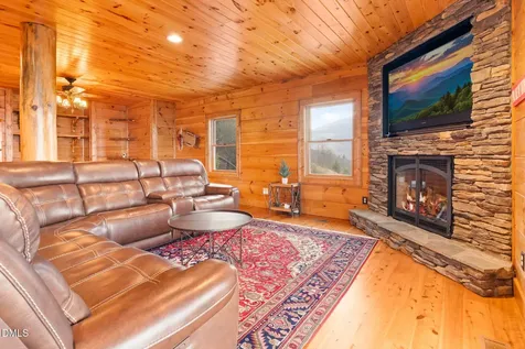 635 Acorn Nvno Zionville NC 28698
