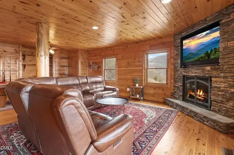 635 Acorn Nvno Zionville NC 28698
