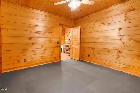 635 Acorn Nvno Zionville NC 28698