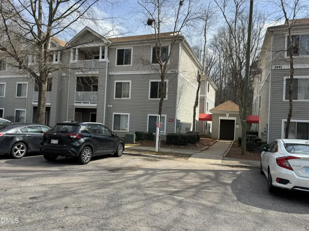 1431 Collegiate Circle Raleigh NC 27606