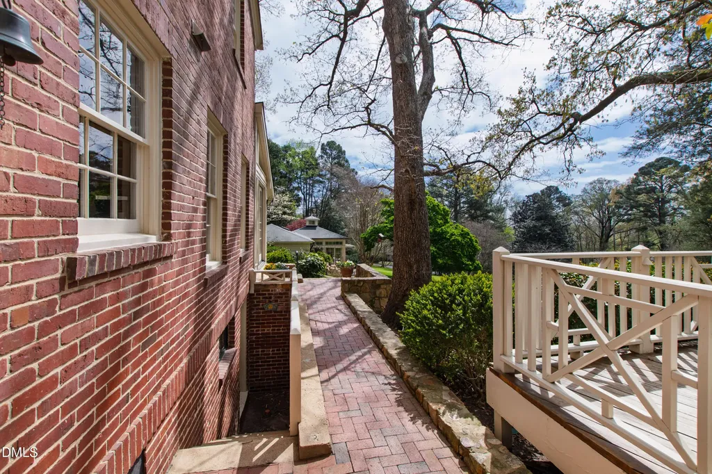 223 Hillcrest Circle Chapel Hill NC 27514