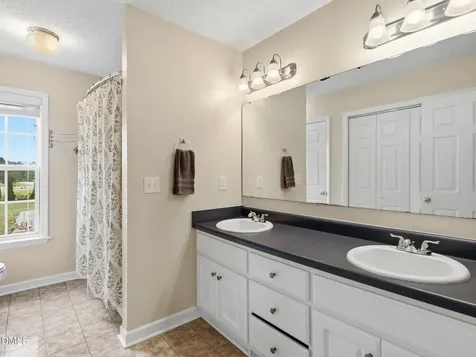 20 Blairwood Drive Fuquay Varina NC 27526