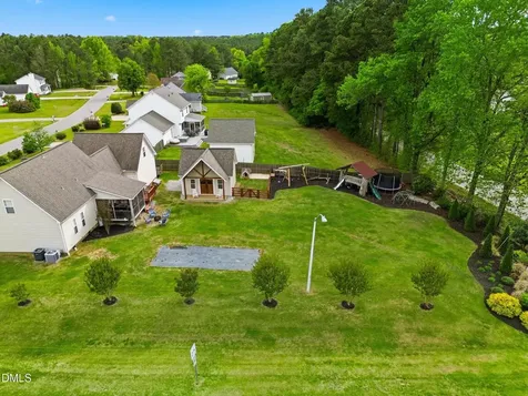20 Blairwood Drive Fuquay Varina NC 27526