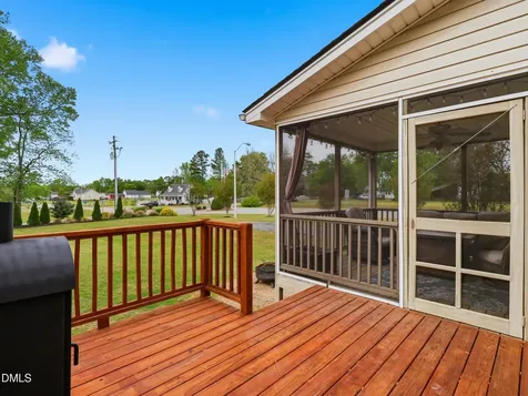 20 Blairwood Drive Fuquay Varina NC 27526