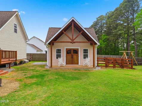 20 Blairwood Drive Fuquay Varina NC 27526