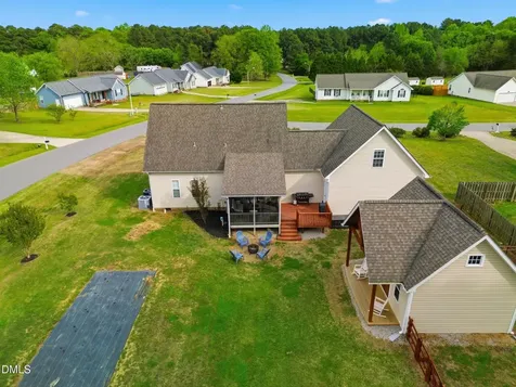 20 Blairwood Drive Fuquay Varina NC 27526