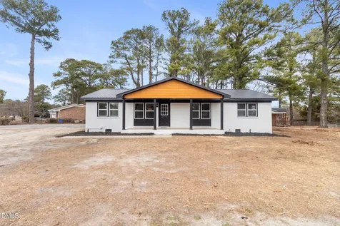 804 NW Lakecrest Drive Fayetteville NC 28301