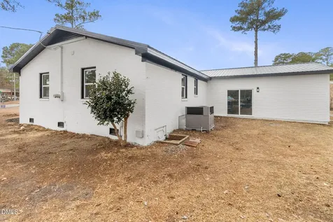 804 NW Lakecrest Drive Fayetteville NC 28301