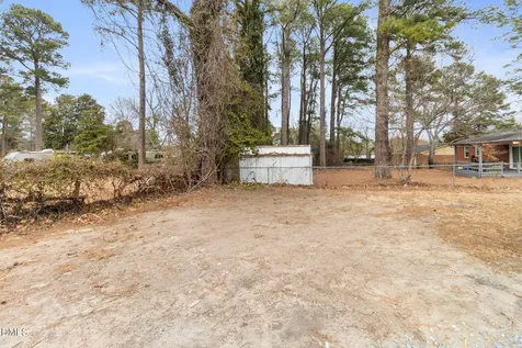 804 NW Lakecrest Drive Fayetteville NC 28301