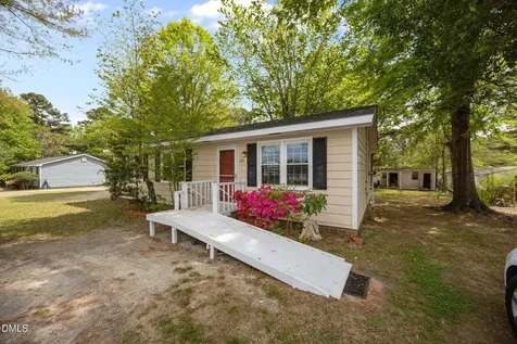 122 E Judd Street Zebulon NC 27597