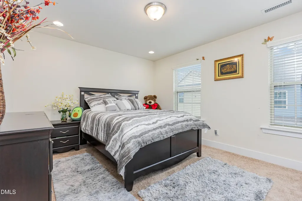 9202 Giralda Walk Raleigh NC 27617