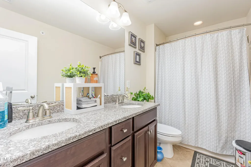 9202 Giralda Walk Raleigh NC 27617
