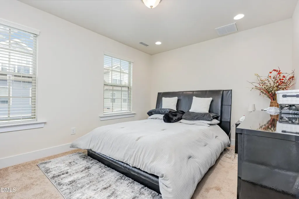 9202 Giralda Walk Raleigh NC 27617
