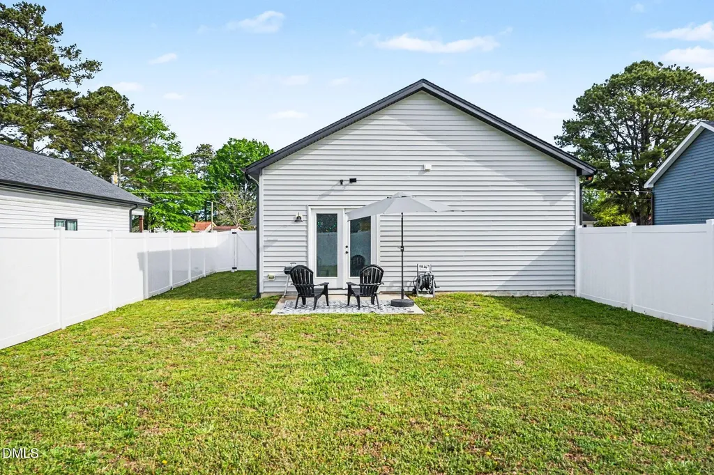 807 A Peedin Street Selma NC 27576
